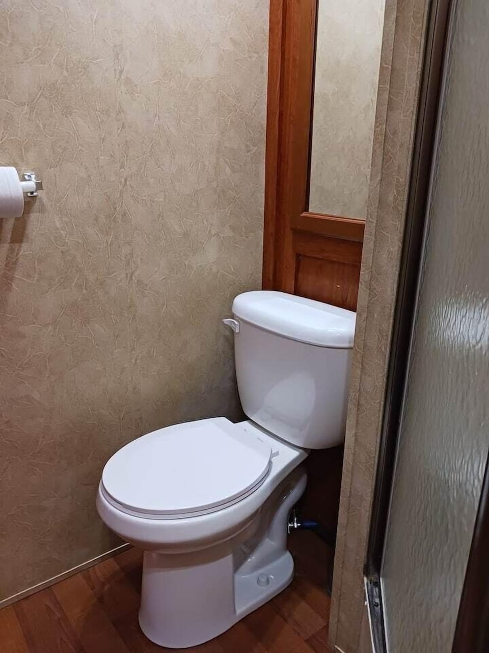(9)
