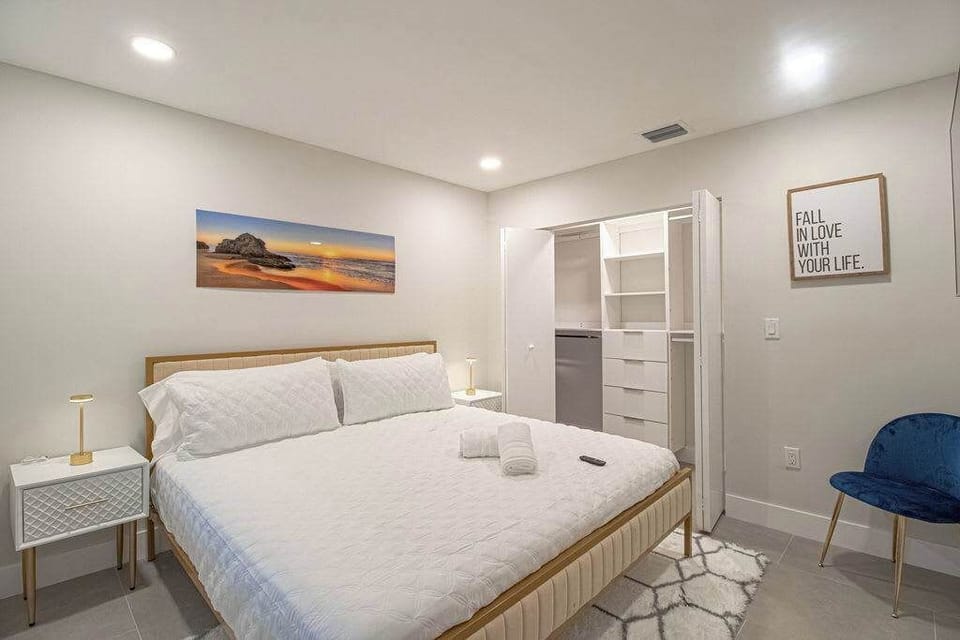 5th bedroom with a Queen size bed and a spacious closet.
