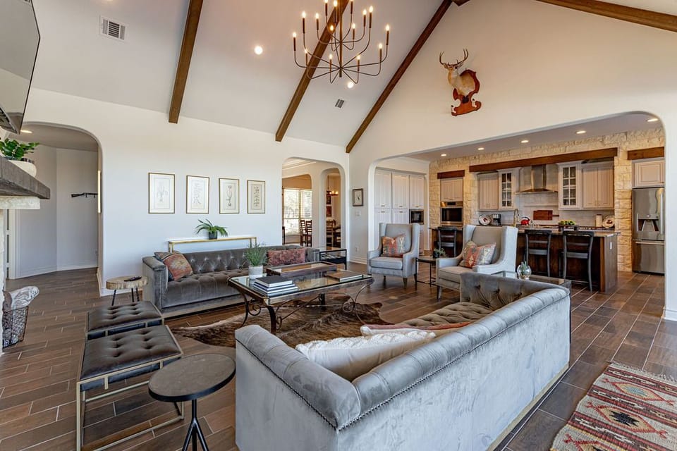 Main House Living - Walker Luxury Vacation Rentals