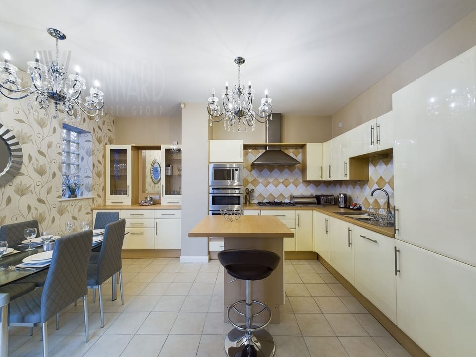 Kitchen Champagne Suite