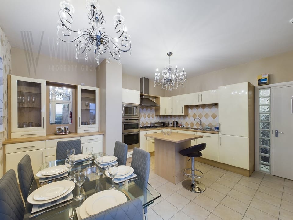 Champagne Suite