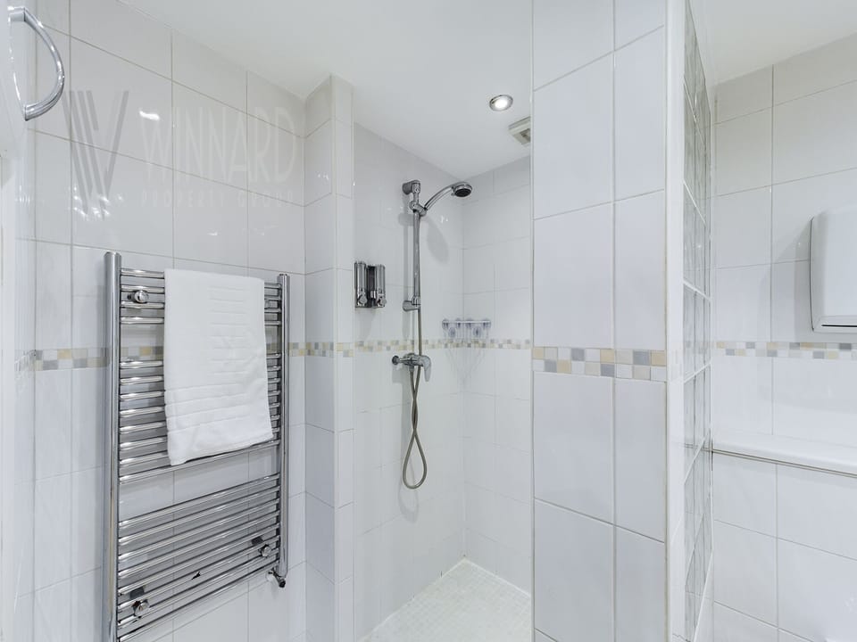 En-Suite Shower Room, Champagne Suite