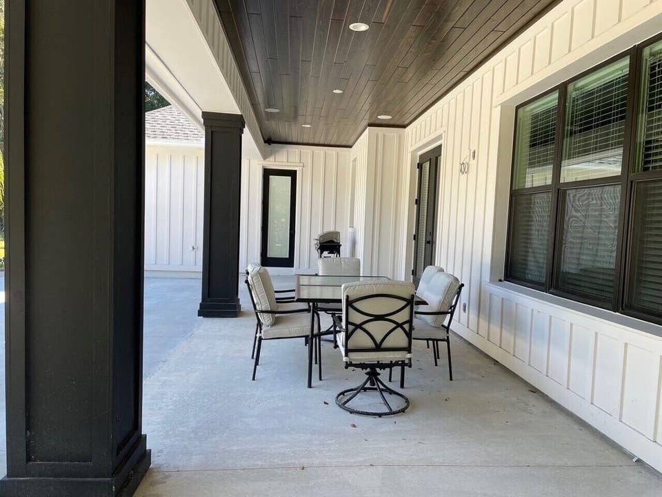 Outdoor dining