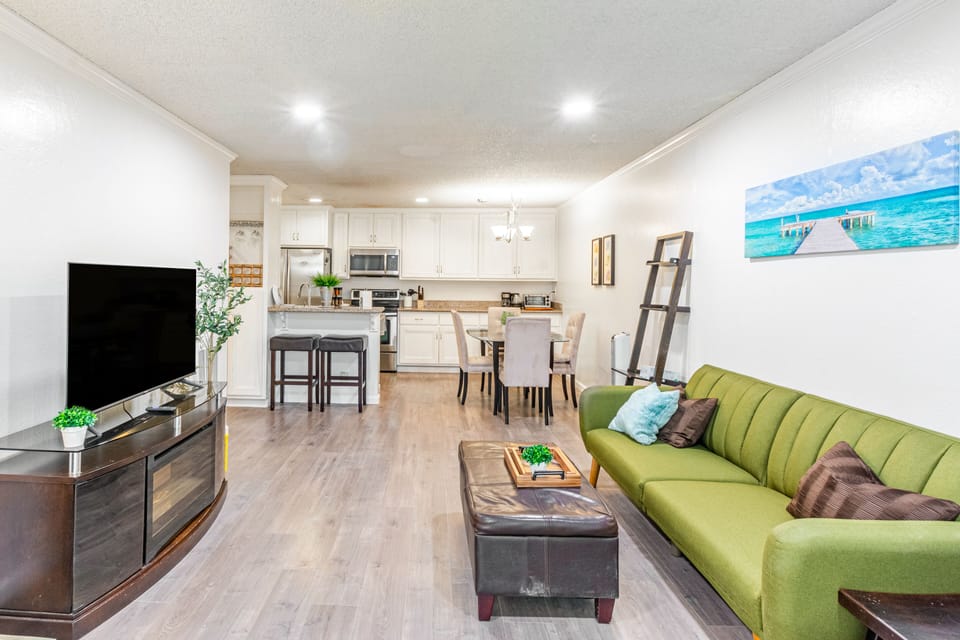 TV room/Dining/Kitchen