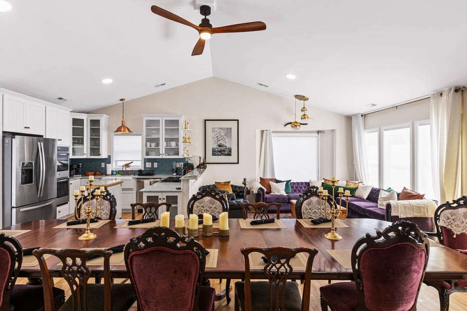 The whole family can gather together to enjoy a meal in the open concept rooms