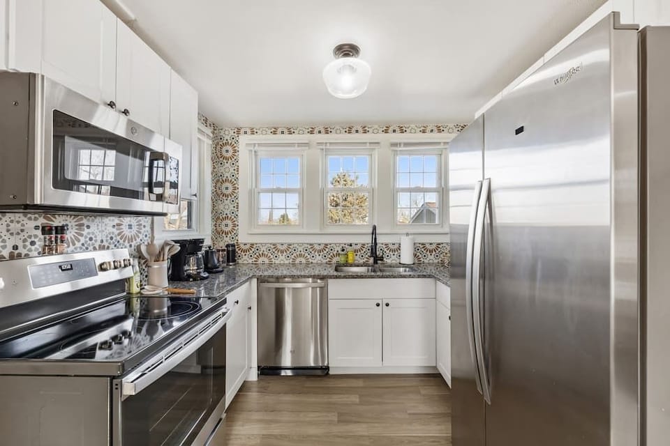 Kitchen—Includes Coffee Maker/Blender/Toaster/French Press/ Coffee Grinder