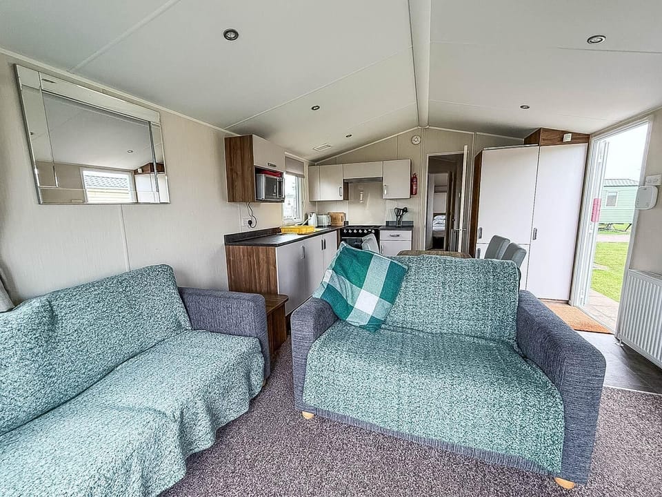 After a day of sun and sand on Scratby Beach, there is nothing better than returning to a warm, comfortable lounge to recount your seaside adventures.