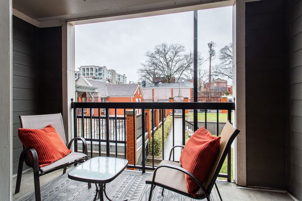 "This is perfect place to stay if you wanna visit downtown nashville and they the hosts very courteous.  Its great if you would like to walk down to the sites, but don't want to get stuck in the traffic on the main roads." April 2024
