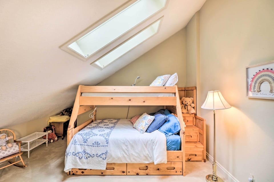 Bedroom 4 | Twin/Full Bunk Bed