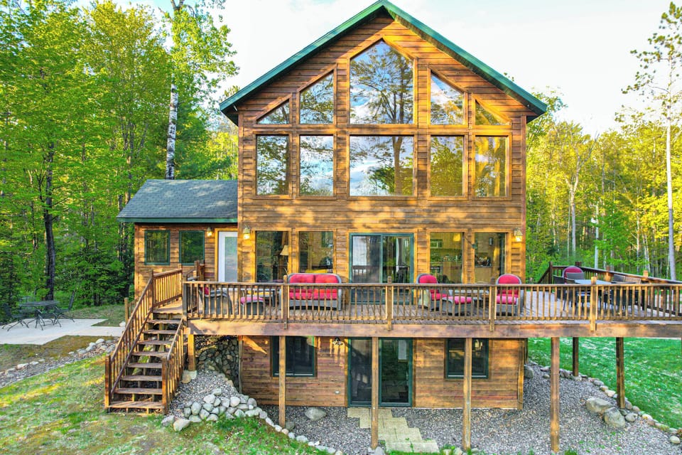 Hayward Vacation Rental | 4BR | 3BA | 2,800 Sq Ft | Stairs Required