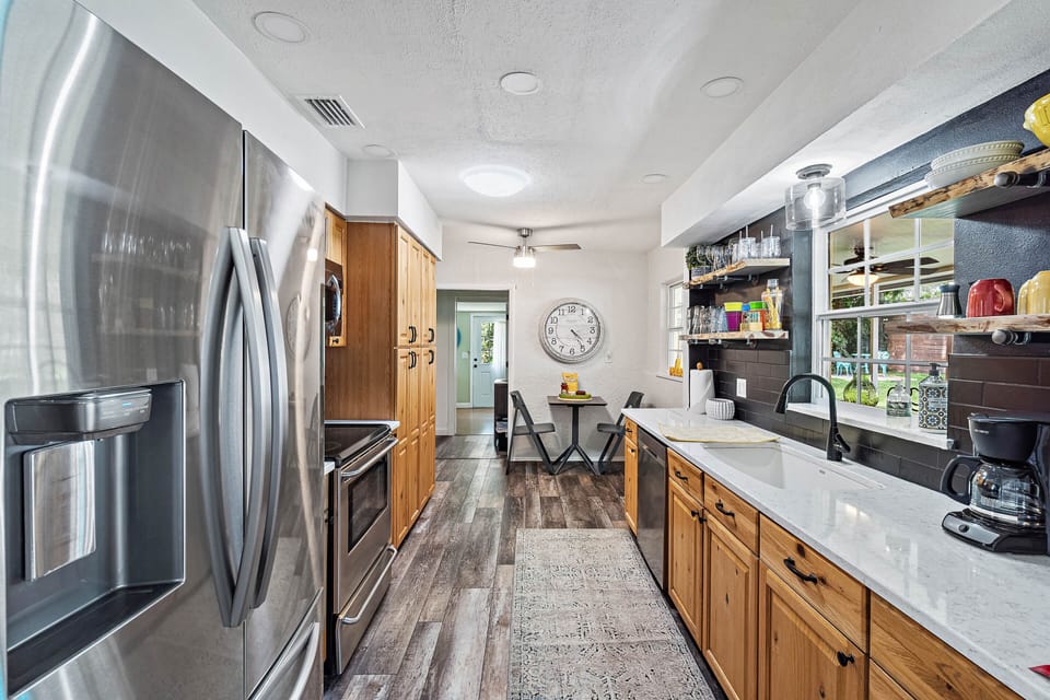 Kitchen with small breakfast table 