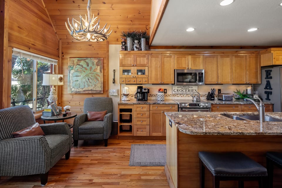 Kitchen sitting area and island for extra seating