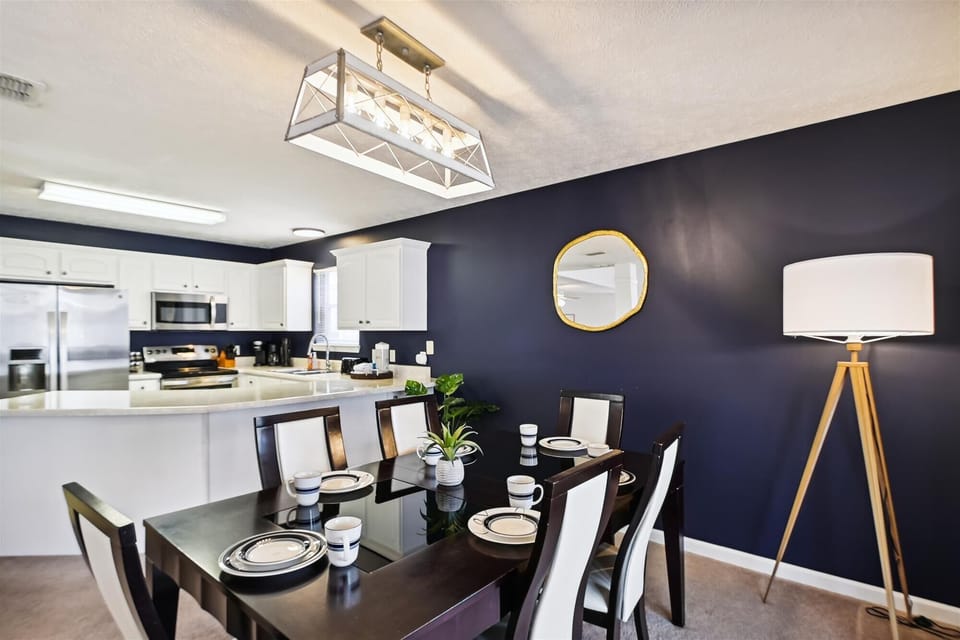 1st Floor Dining Area