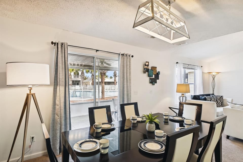 1st Floor Dining Area