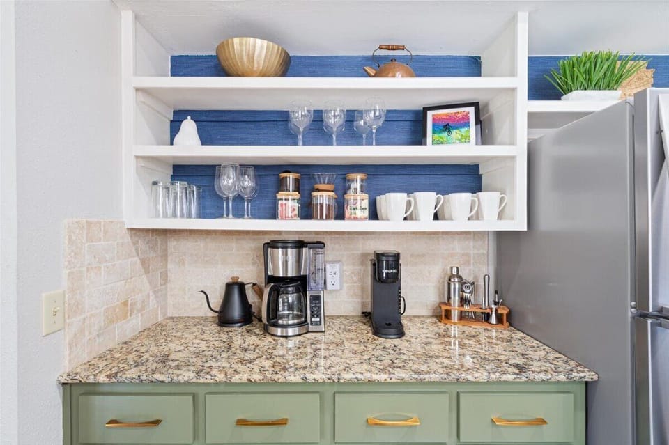 Coffee bar, coffee & tea provided