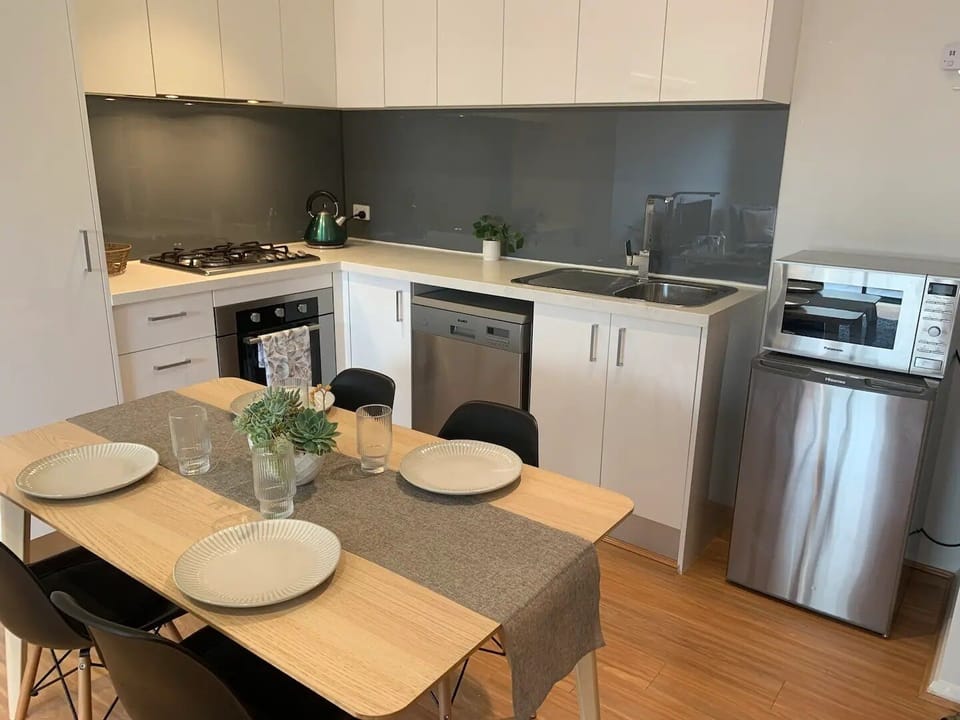 Fully functional kitchen with microwave, oven and mini fridge/freezer