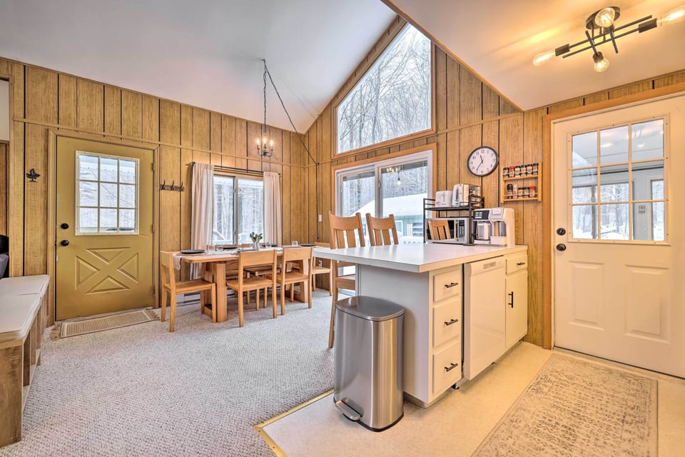 Kitchen Area | Free WiFi