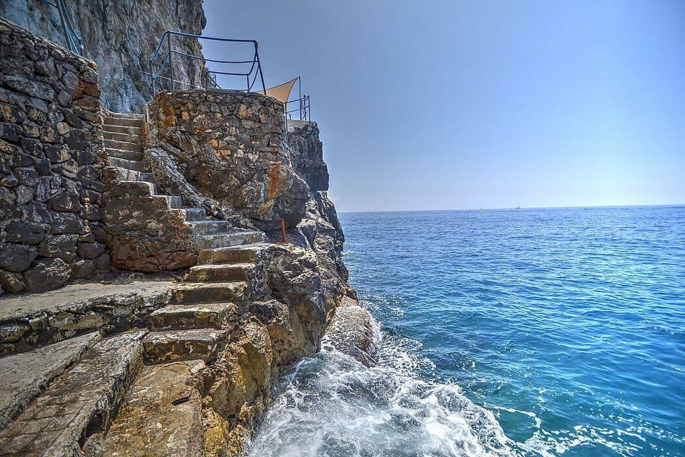 Villa Abbondanza: A splendid and luminous three-story villa set into the cliff, sheer above the sea and with direct access to the sea, with Free WI-FI. Villa in Furore