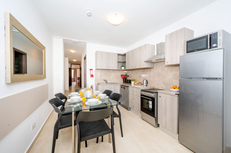 Kitchen and dinner area