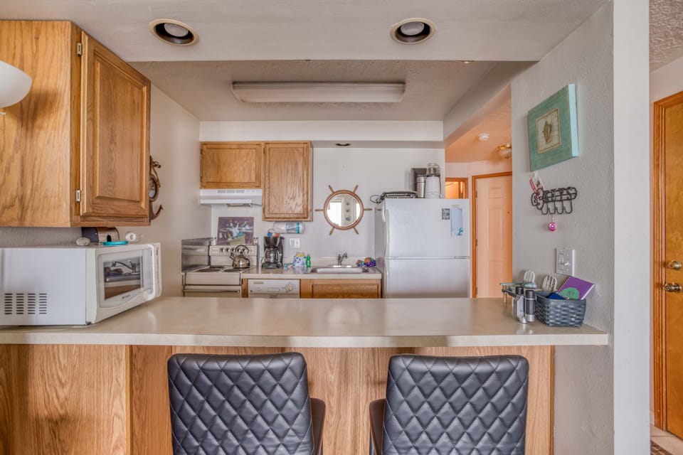 Kitchen with counter seating