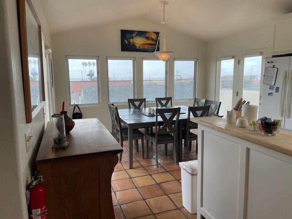 3 Bedroom Downtown Pismo Beach Vacation Rental House Sleeps 8