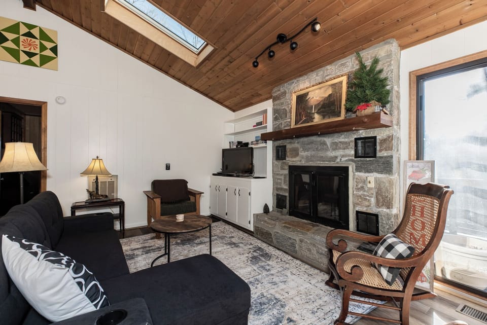 Serenity Now |Screen Porch | Fire Pit | Sleeps 6 Cabin in Watauga