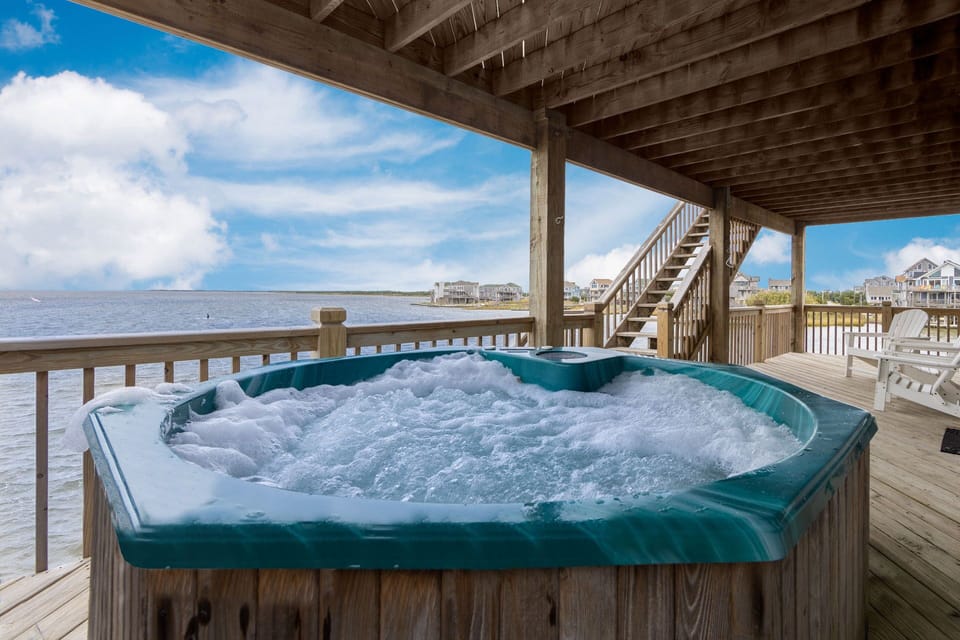 10-Surf-Or-Sound-Realty-1068-Ultra-Sound-Hot-Tub