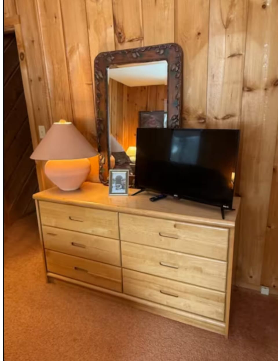 Master bureau with Roku smart tv and additional streaming services.