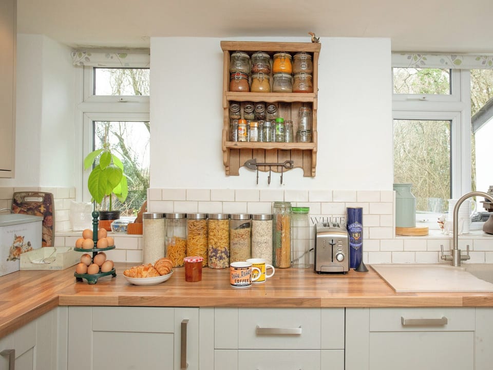 Kitchen/diner | Weycroft Cottage, Weycroft, near Axminster