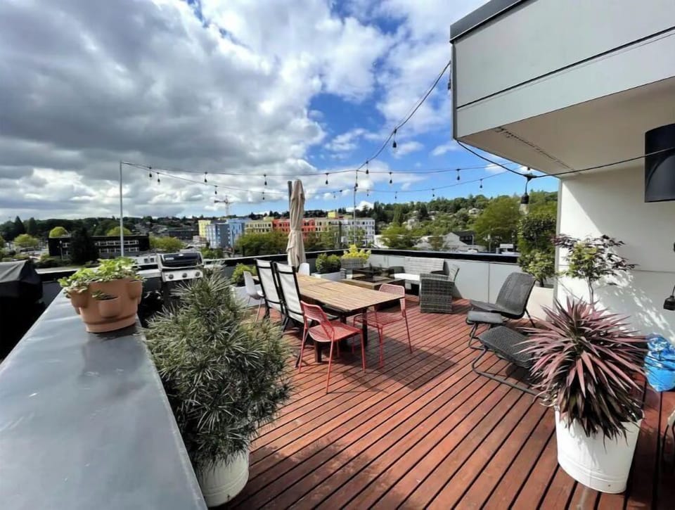 Rooftop deck