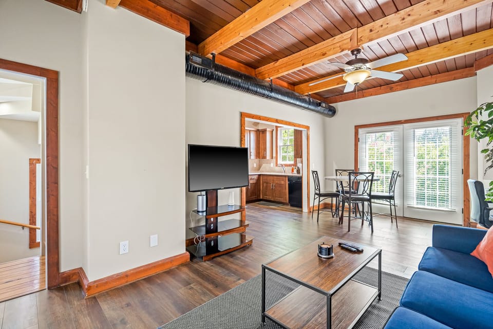 2nd Floor Living Area