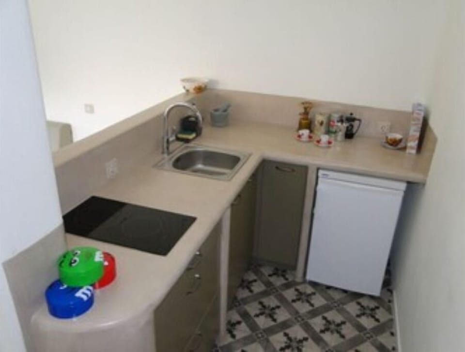 Kitchenette with stovetop
