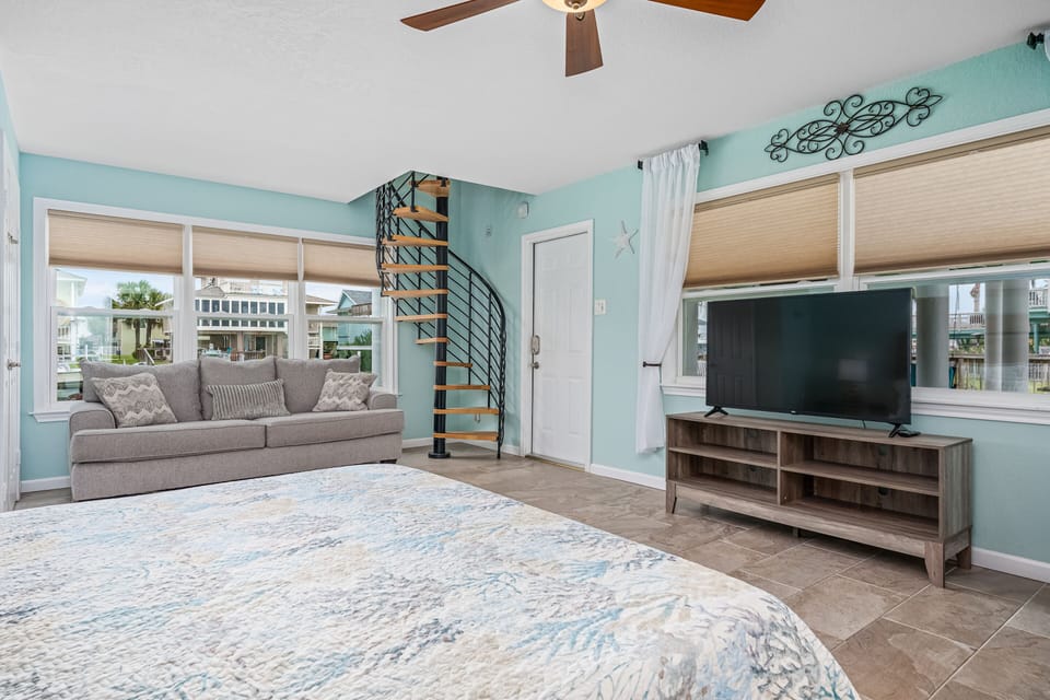 Movie Night? - With the extra TV area, there's plenty of seating to enjoy a movie night with the family.