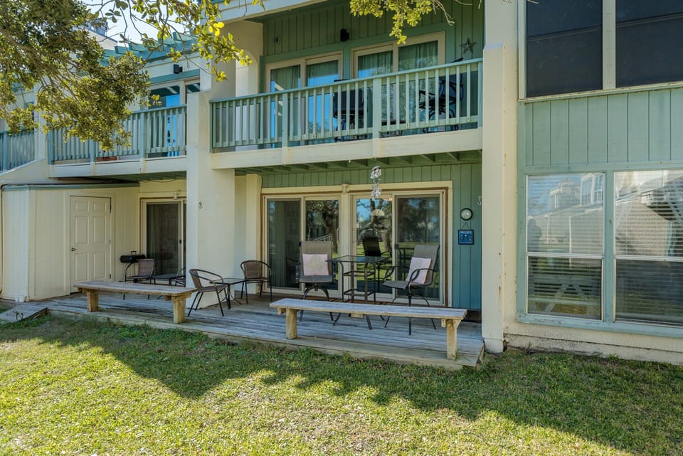 Back Exterior, Back Yard