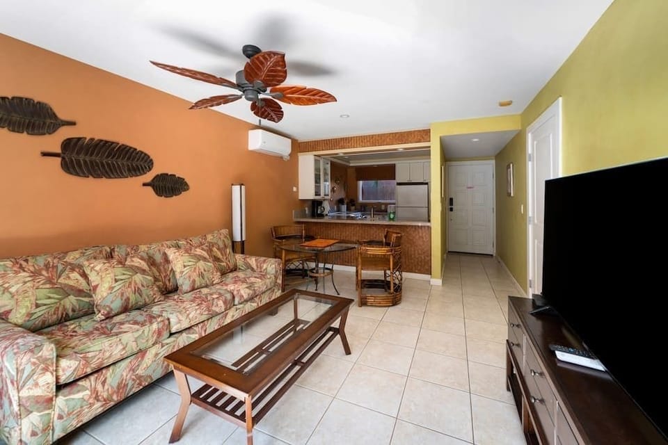 Livingroom with flat screen TV