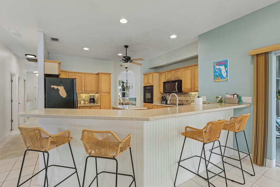 Kitchen peninsula features four breakfast bar seats.