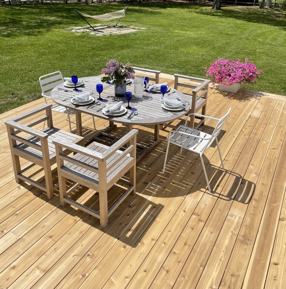 Outdoor dining
