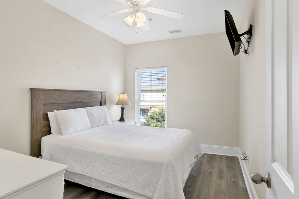 2nd floor Bedroom 3 sleeps 2 in a queen bed and aTV