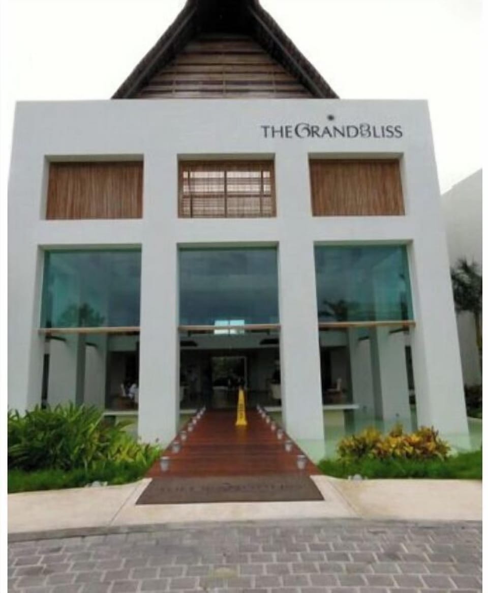 Grand Bliss Main Lobby entrance