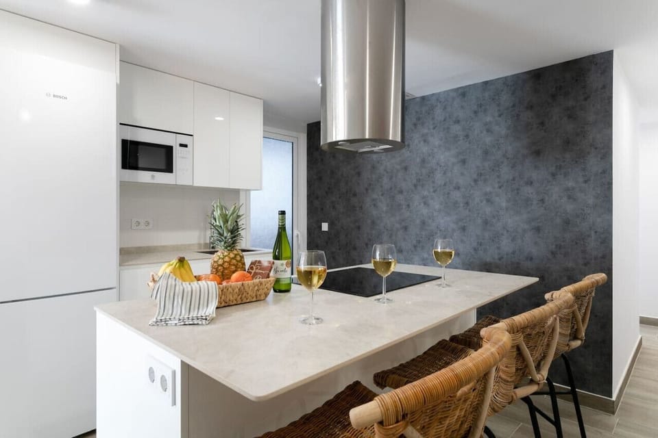 Well equipped kitchen with high quality brand name appliances