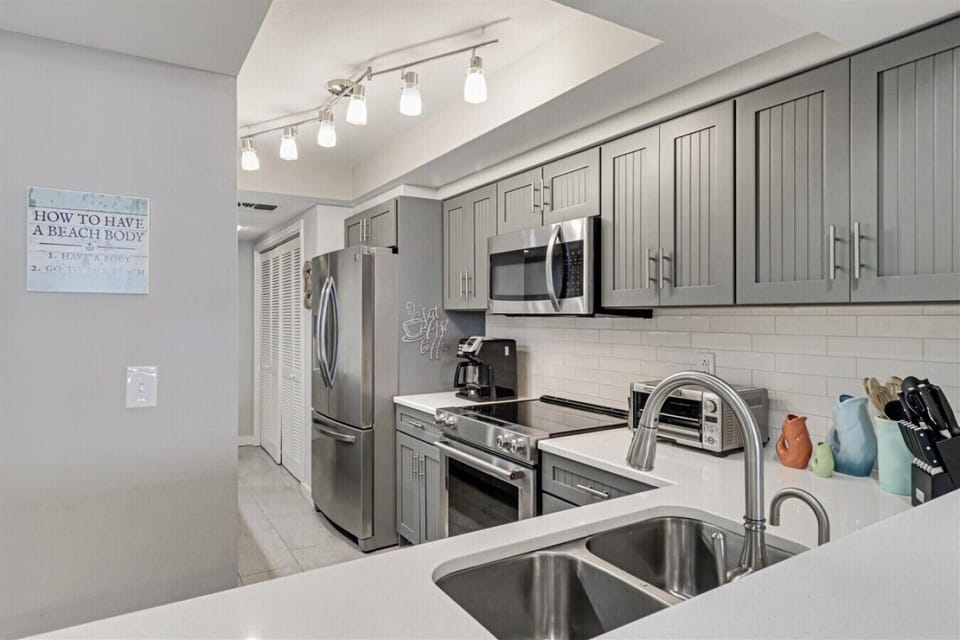 Fully Equipped Kitchen with Stainless Steel Appliances