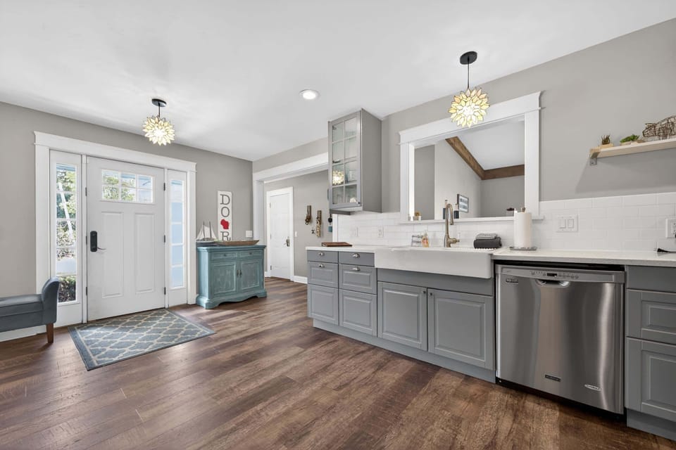 Large open concept kitchen
