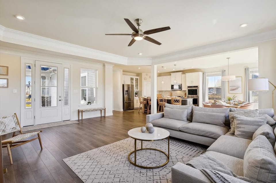 Main Level,Living Room,