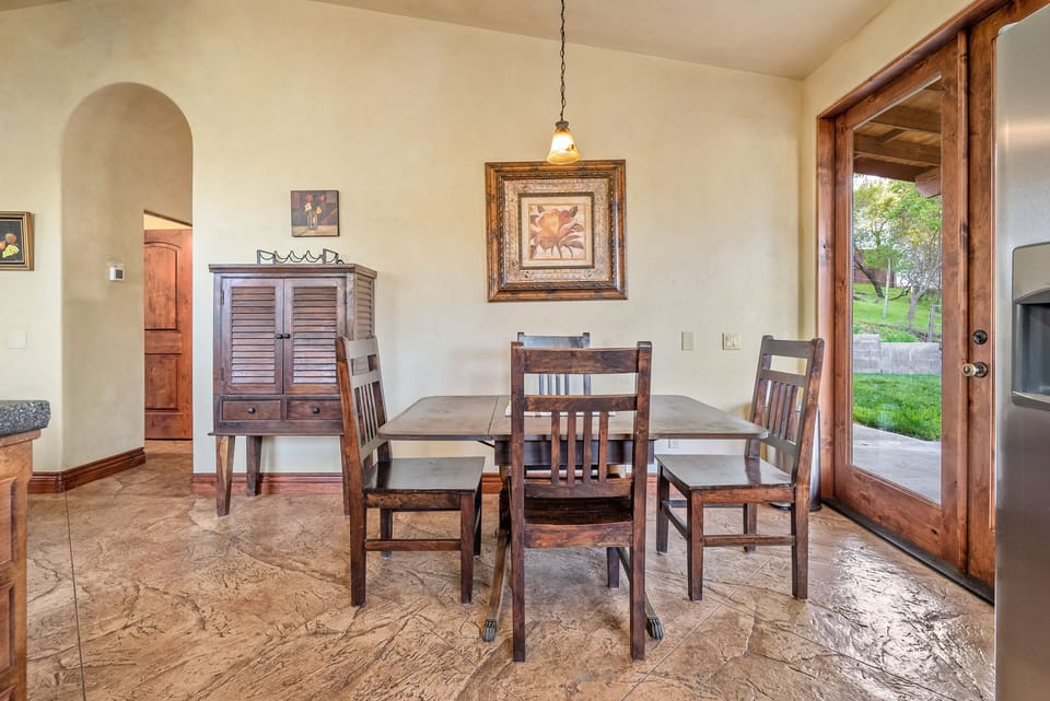 Enough seating for a group of 4.