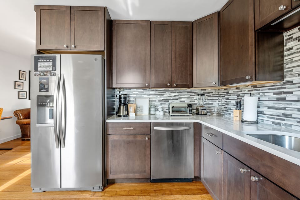 Old Village Getaway | 5 Minute Drive To The Beach