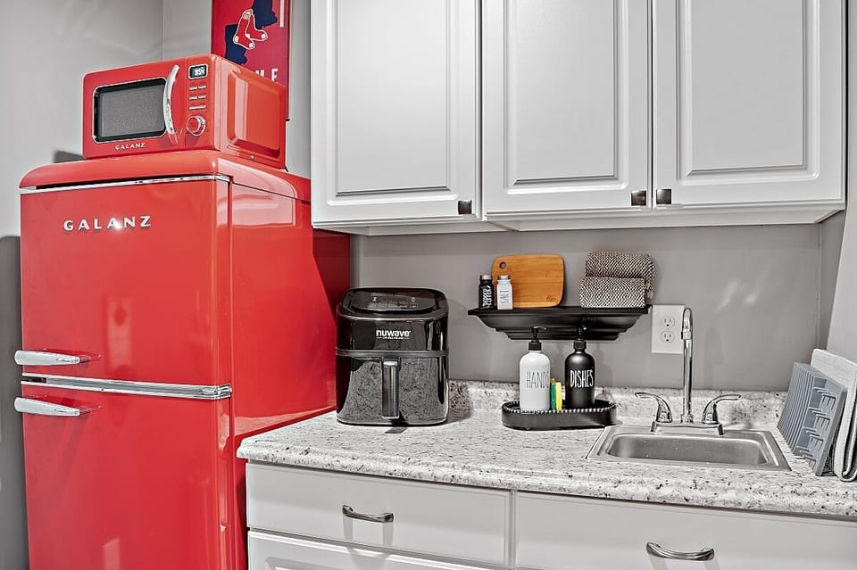 Microwave and air fryer for cooking 