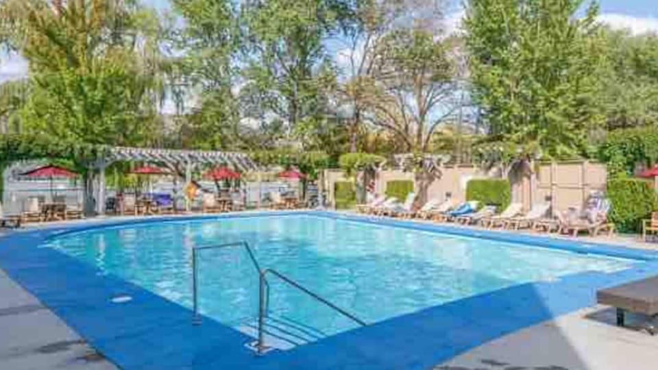 It really is a gorgeous pool if your kids are coming they won’t want to get out 
