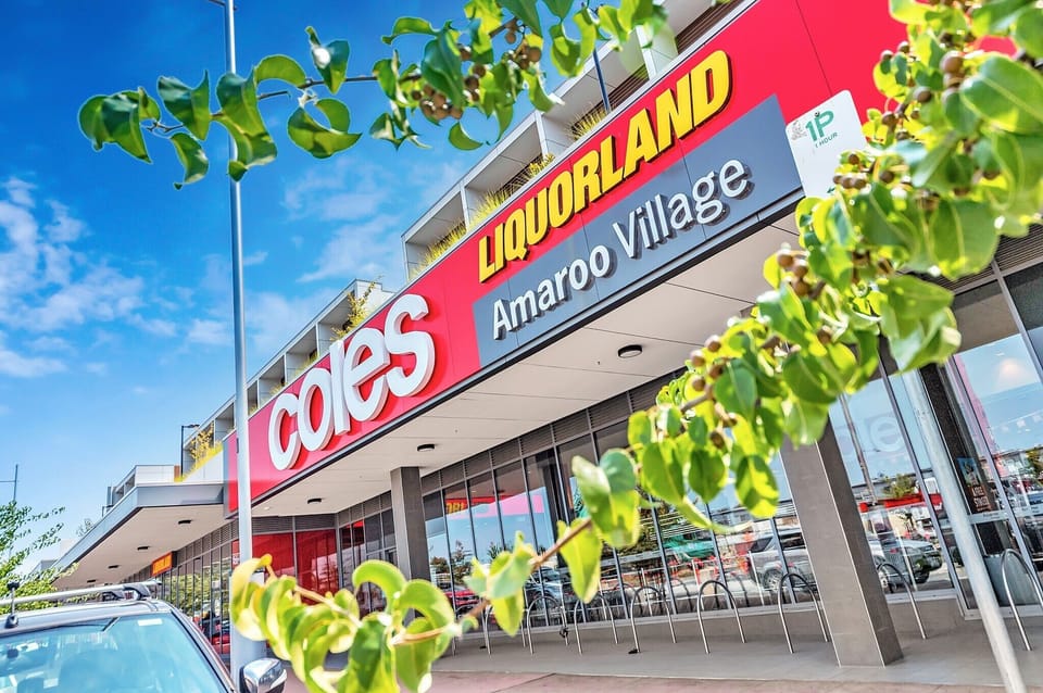 Local shops are 2 minutes walk