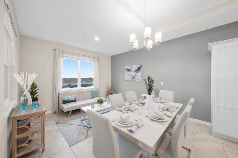 Dining Room!#Disney #Parks #kingdom #springs #StoreyLake #Apartment #Vacation #Rental #waterpark #Kissimmee #Orlando #universal #citywalk