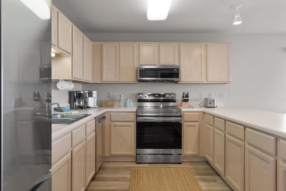 Kitchen with lots of counter space